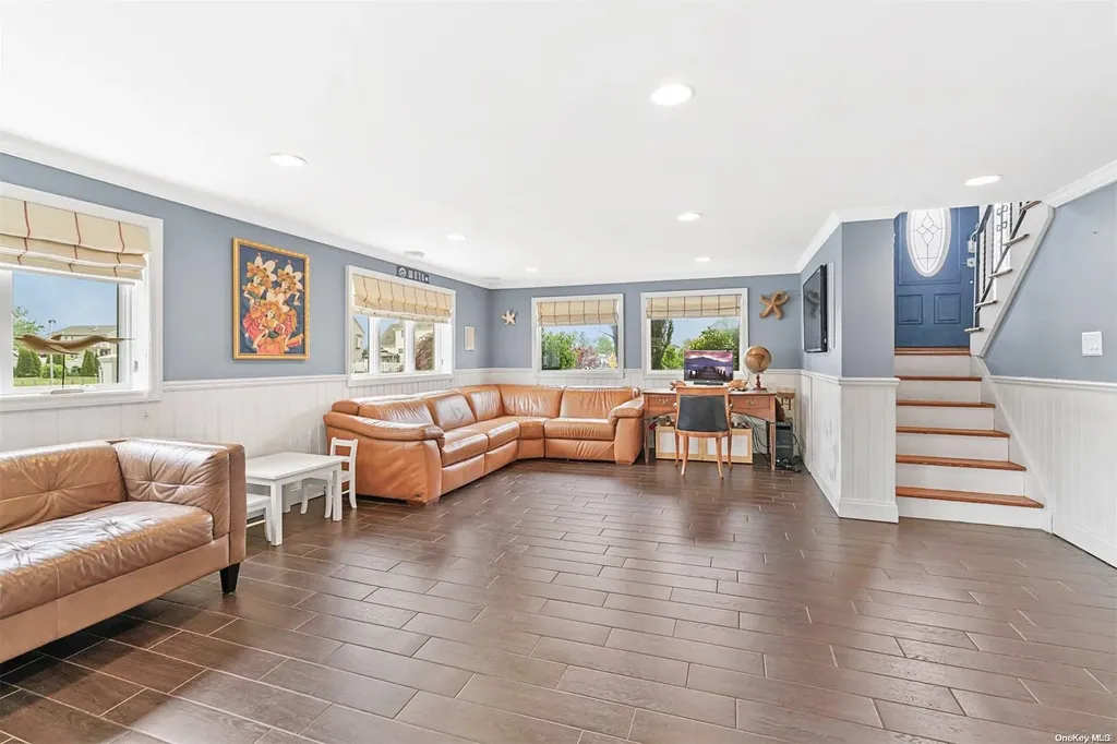 30 Jefferson Place Massapequa NY 11758