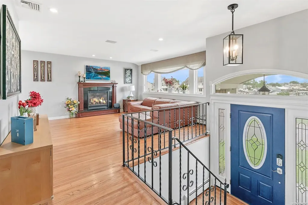 30 Jefferson Place Massapequa NY 11758