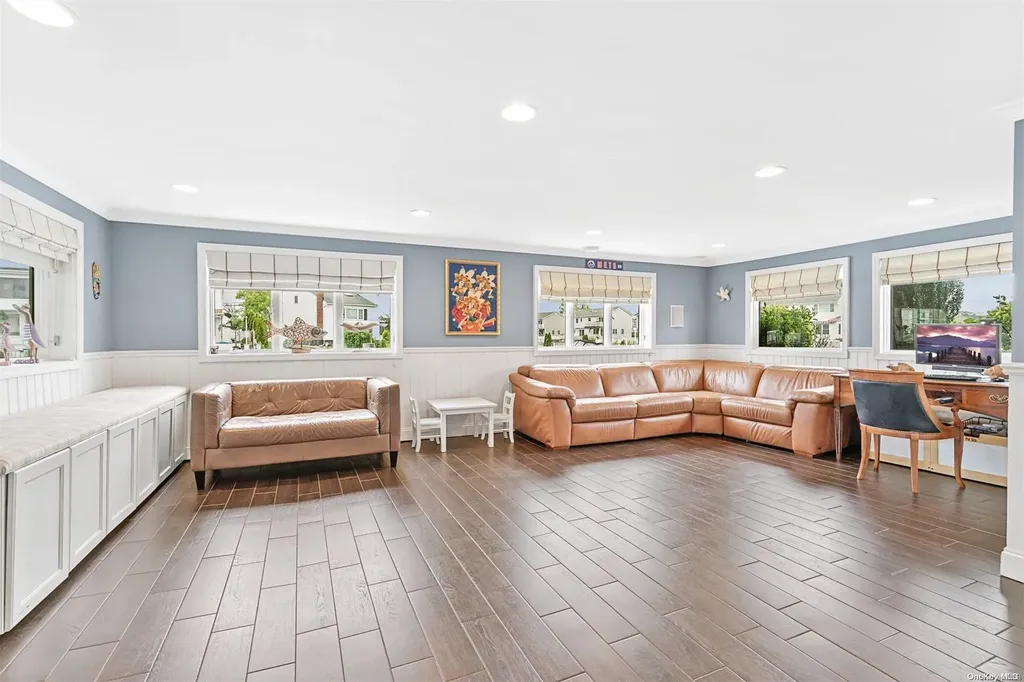 30 Jefferson Place Massapequa NY 11758