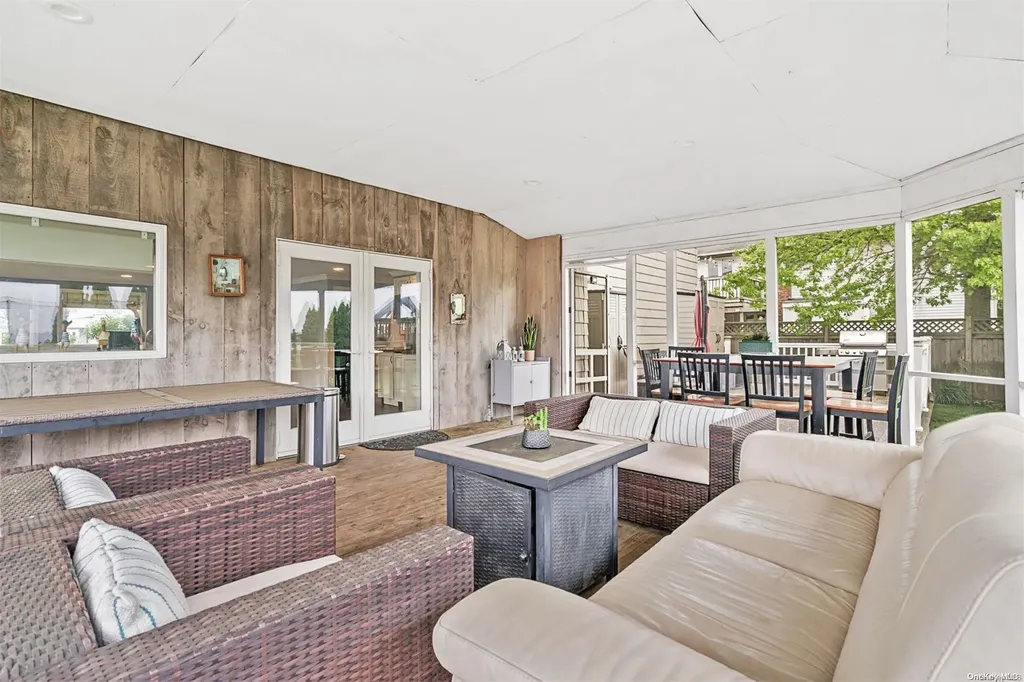 30 Jefferson Place Massapequa NY 11758