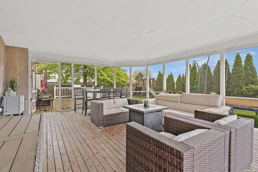 30 Jefferson Place Massapequa NY 11758