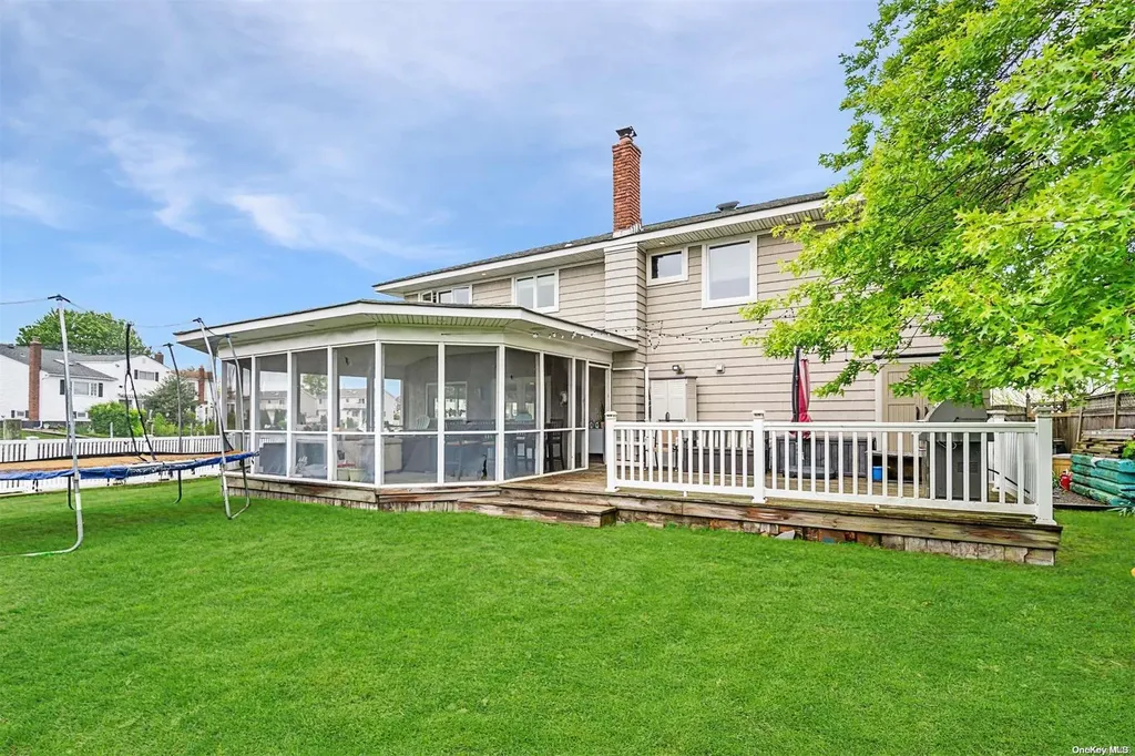 30 Jefferson Place Massapequa NY 11758
