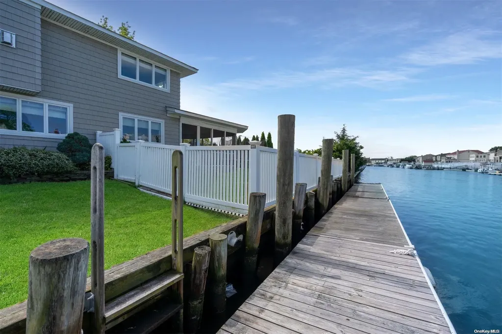 30 Jefferson Place Massapequa NY 11758