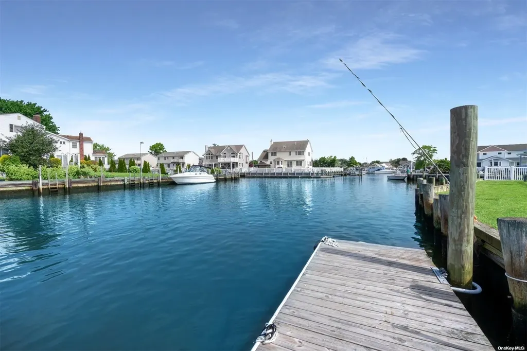 30 Jefferson Place Massapequa NY 11758