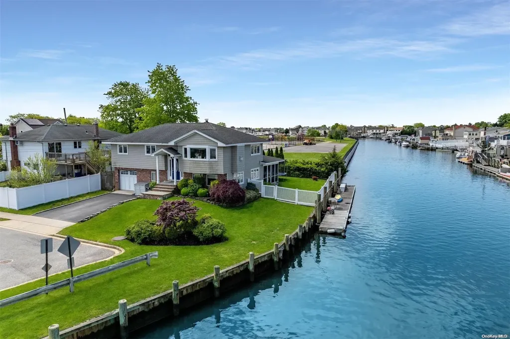 30 Jefferson Place Massapequa NY 11758