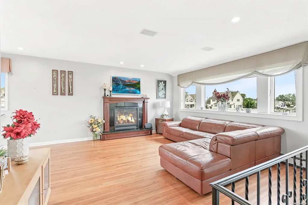 30 Jefferson Place Massapequa NY 11758