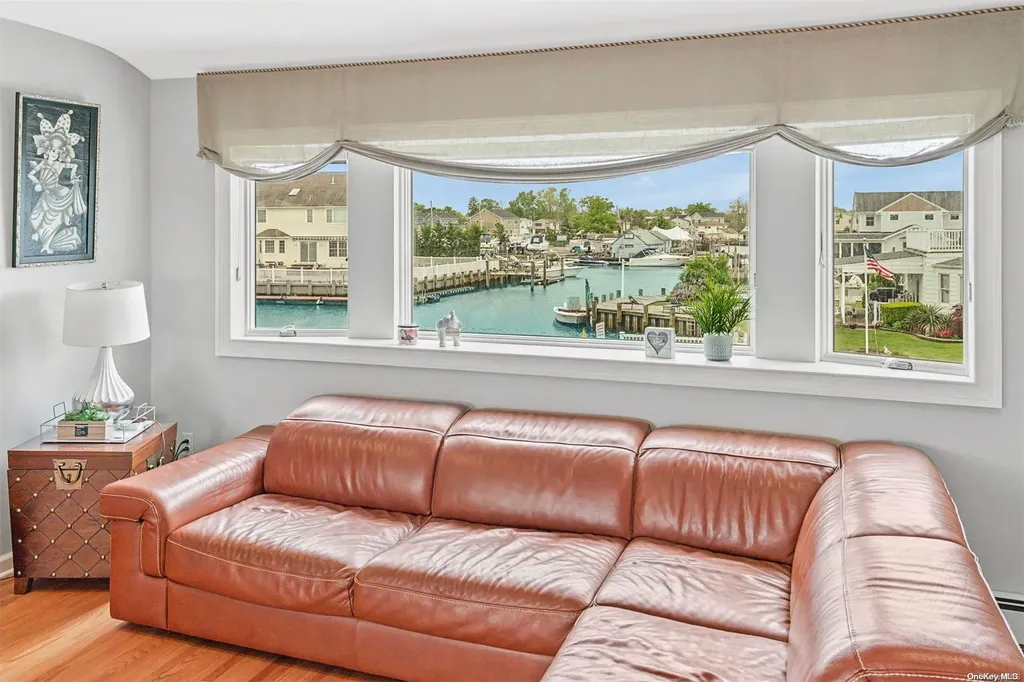 30 Jefferson Place Massapequa NY 11758