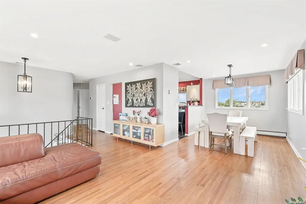 30 Jefferson Place Massapequa NY 11758