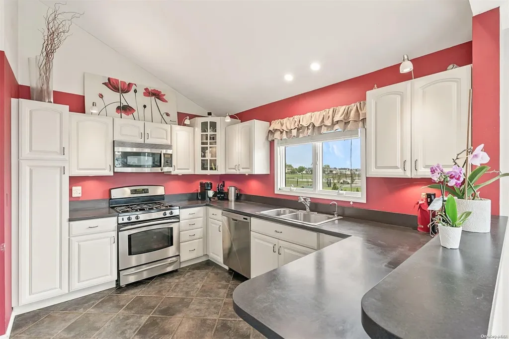 30 Jefferson Place Massapequa NY 11758