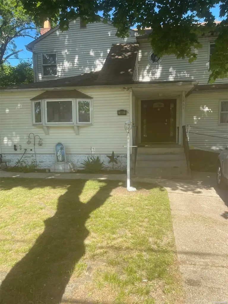 1861 Heckscher Avenue Bay Shore NY 11706