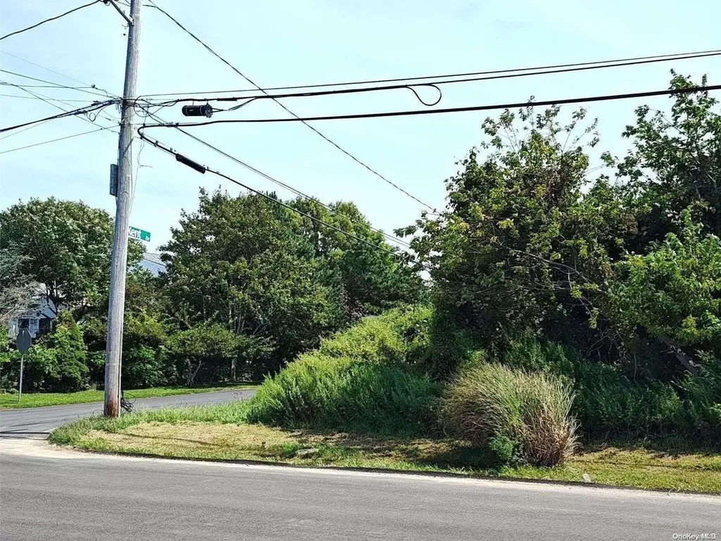 Grandview Drive Shirley NY 11967