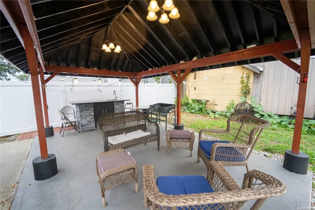 129 Atlantic Avenue Freeport NY 11520