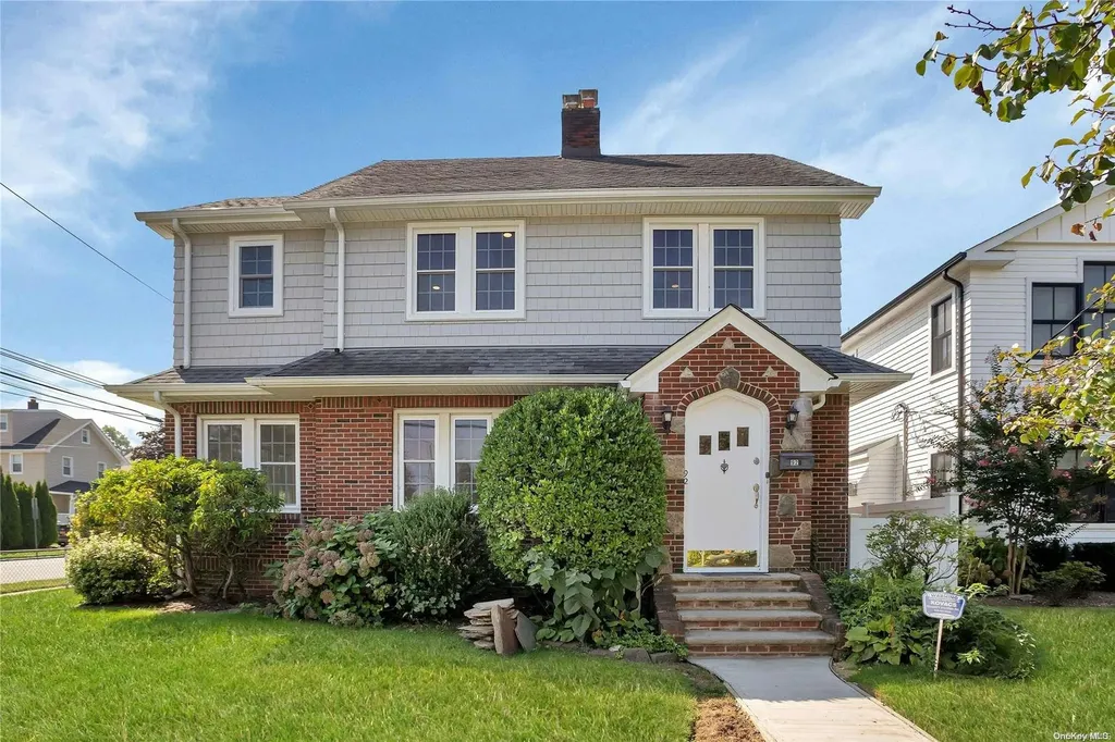 92 Hillside Avenue Manhasset NY 11030