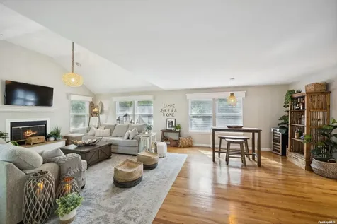 45 Fox Hunt Lane Amagansett NY 11930