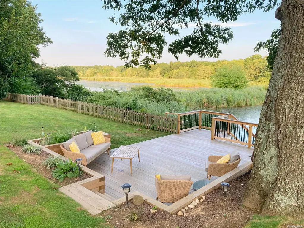 61 Private Road Calverton NY 11933