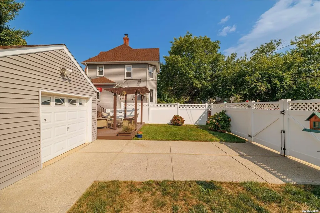 2892 Clark Avenue Oceanside NY 11572