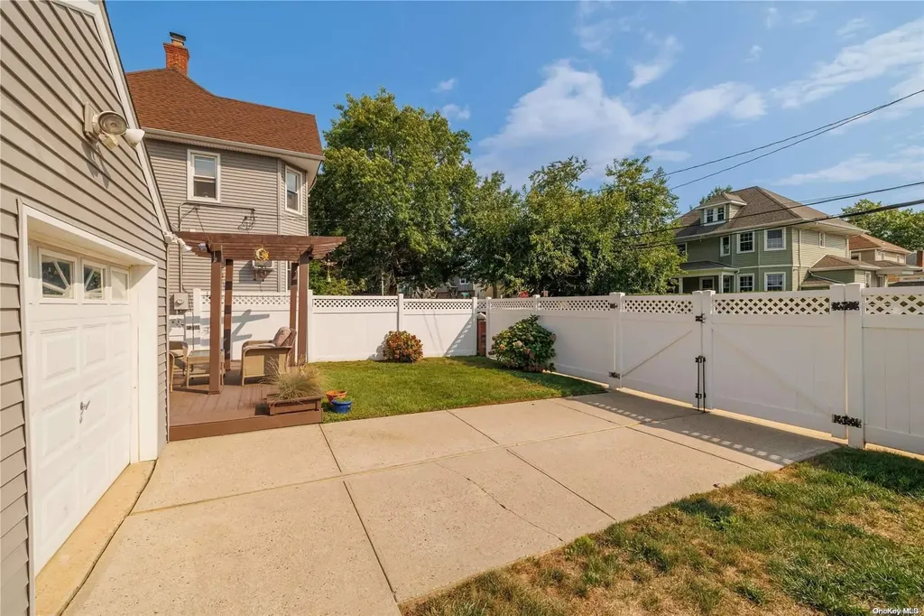 2892 Clark Avenue Oceanside NY 11572