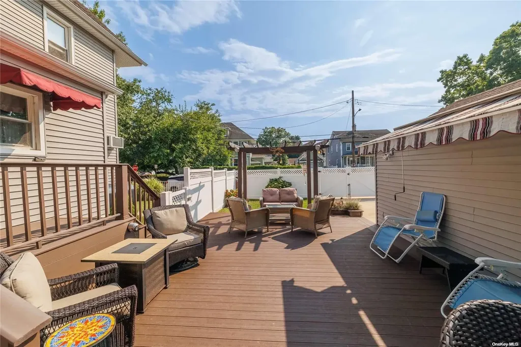 2892 Clark Avenue Oceanside NY 11572