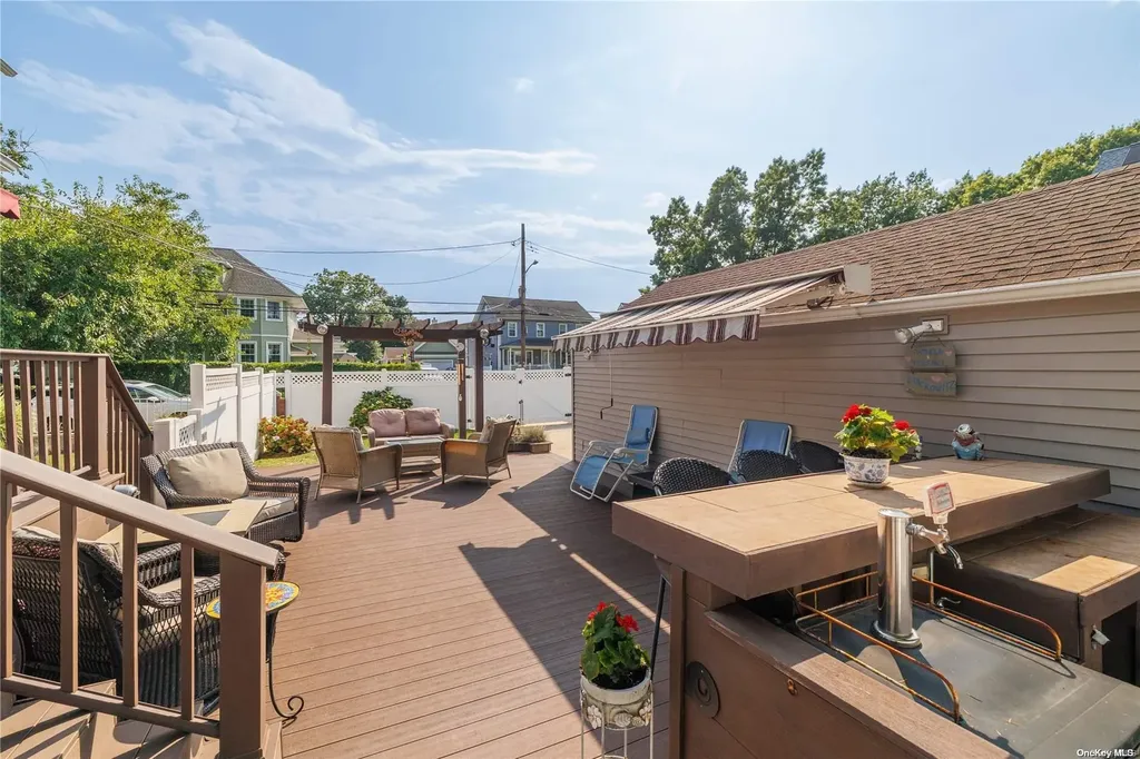 2892 Clark Avenue Oceanside NY 11572