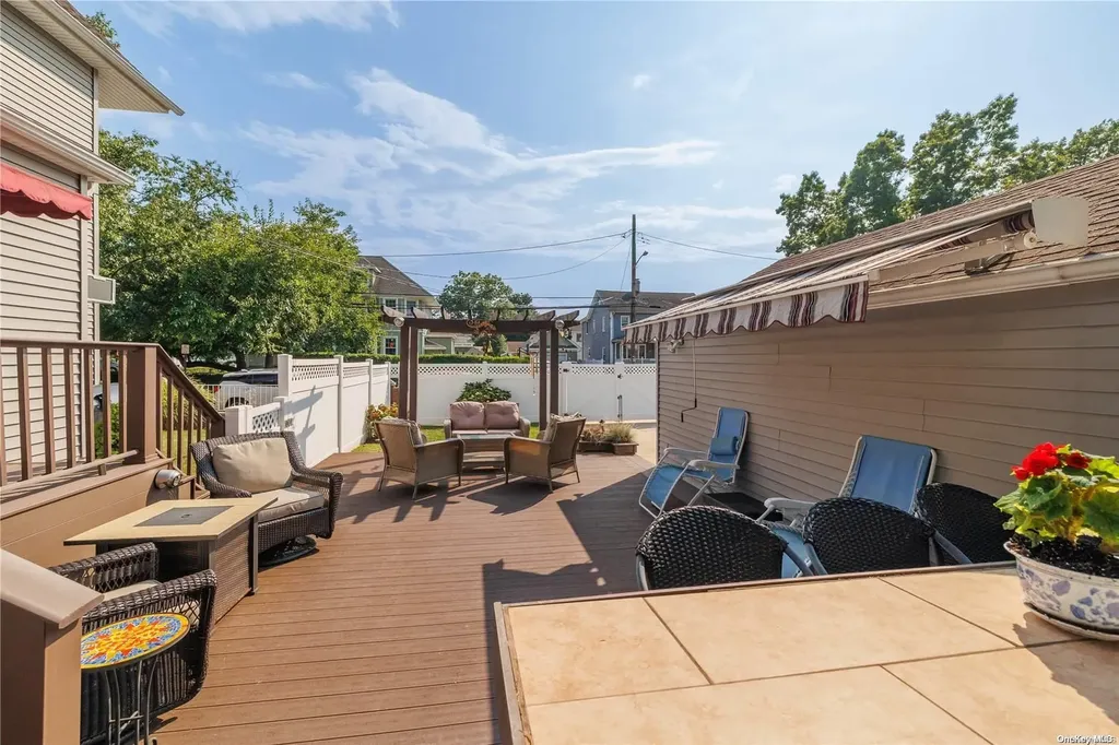 2892 Clark Avenue Oceanside NY 11572