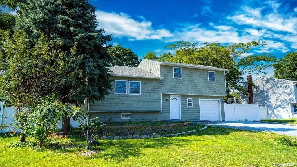 95 Holiday Park Drive Centereach NY 11720