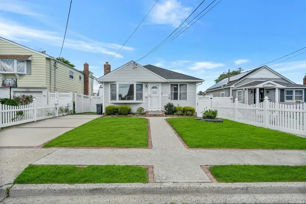 50 E Hollywood Avenue Lindenhurst NY 11757