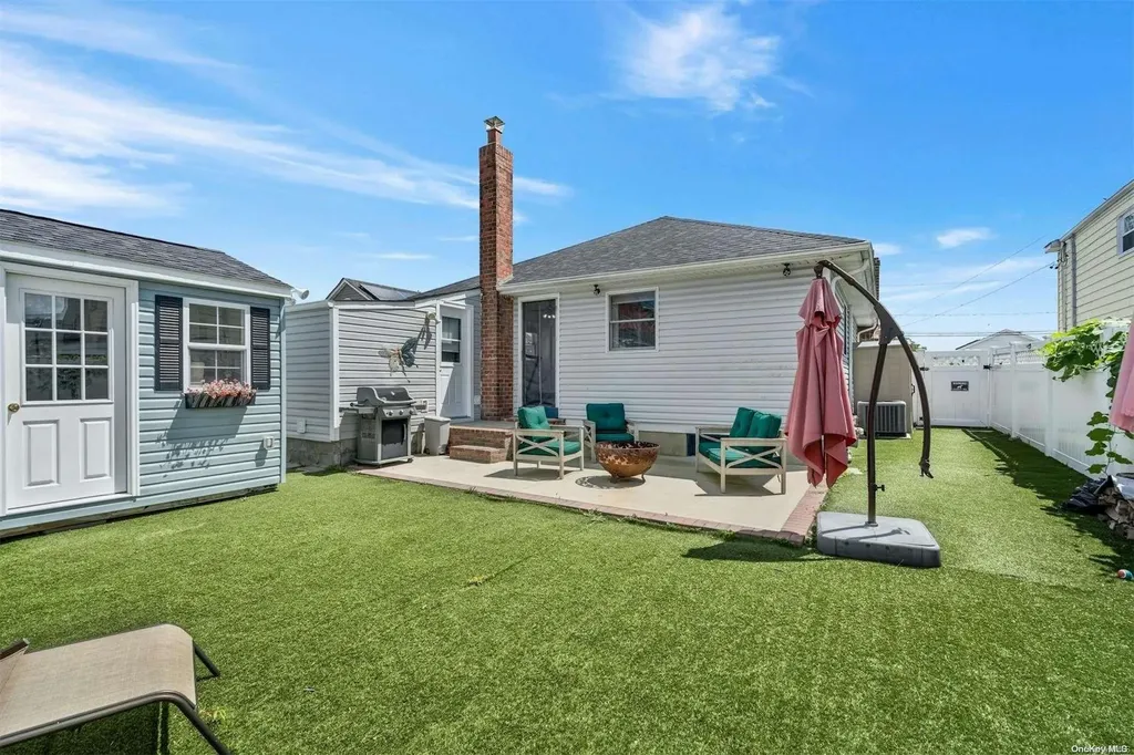 50 E Hollywood Avenue Lindenhurst NY 11757