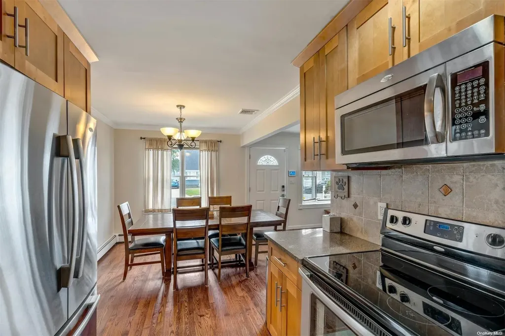 50 E Hollywood Avenue Lindenhurst NY 11757