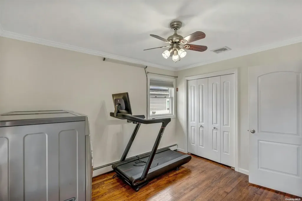50 E Hollywood Avenue Lindenhurst NY 11757