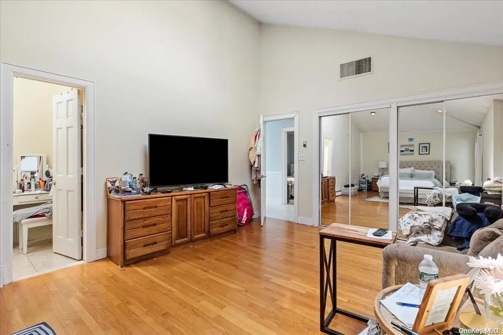 356 Granada Parkway Lindenhurst NY 11757