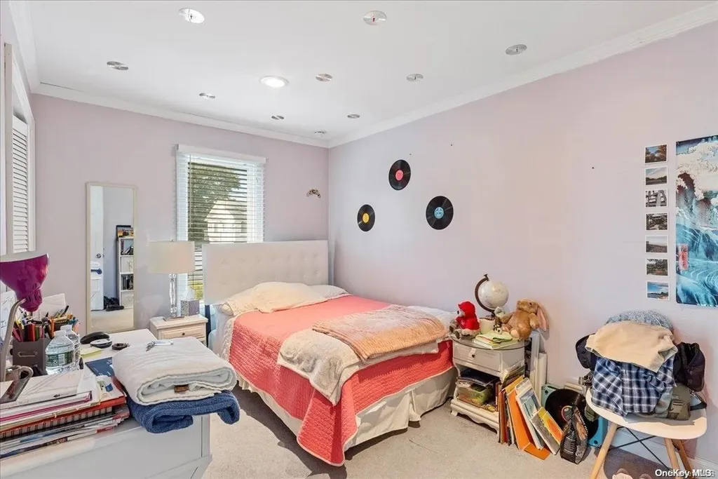356 Granada Parkway Lindenhurst NY 11757