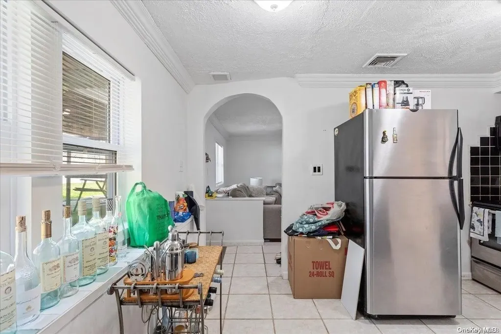 356 Granada Parkway Lindenhurst NY 11757