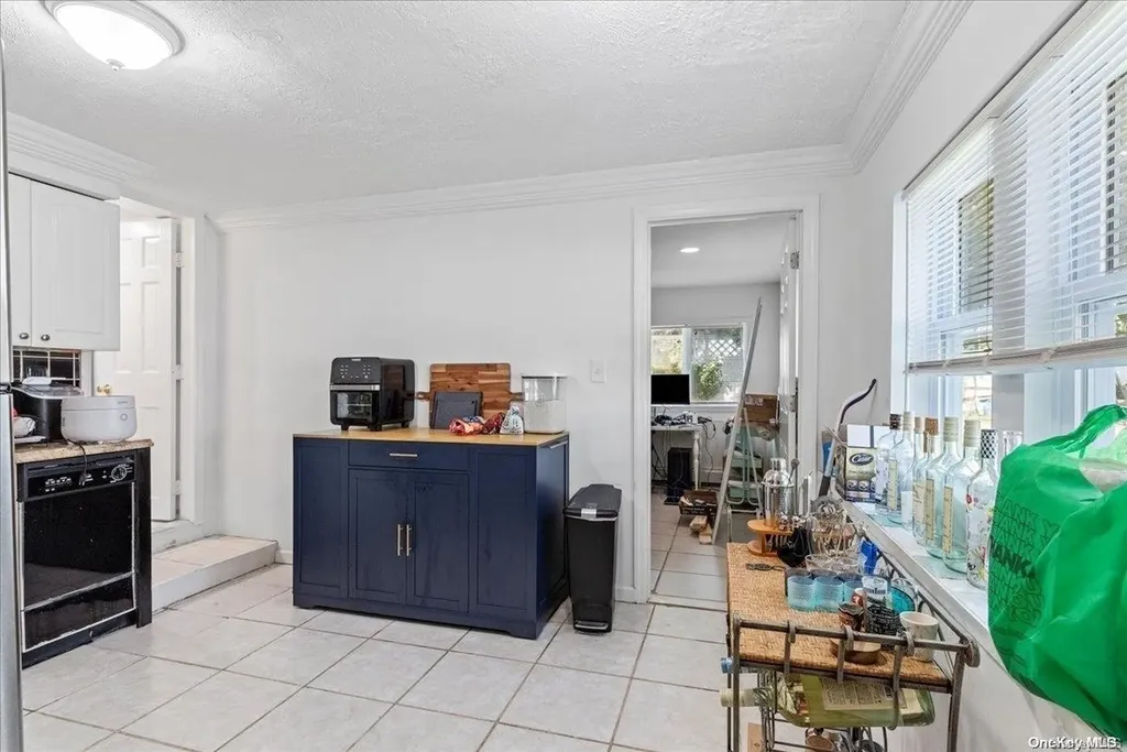 356 Granada Parkway Lindenhurst NY 11757