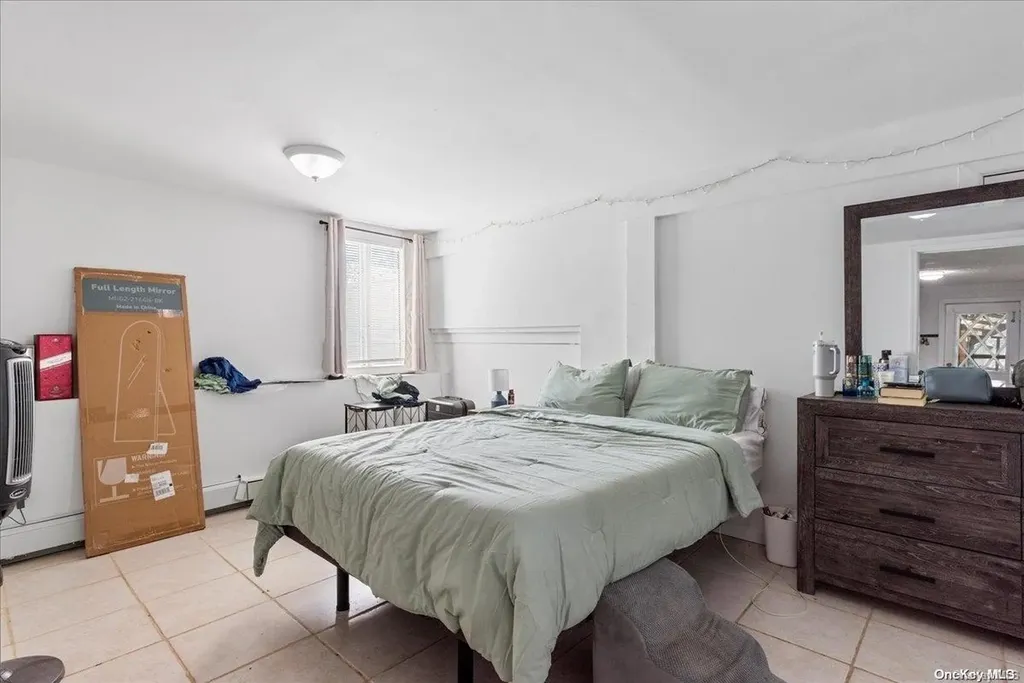 356 Granada Parkway Lindenhurst NY 11757