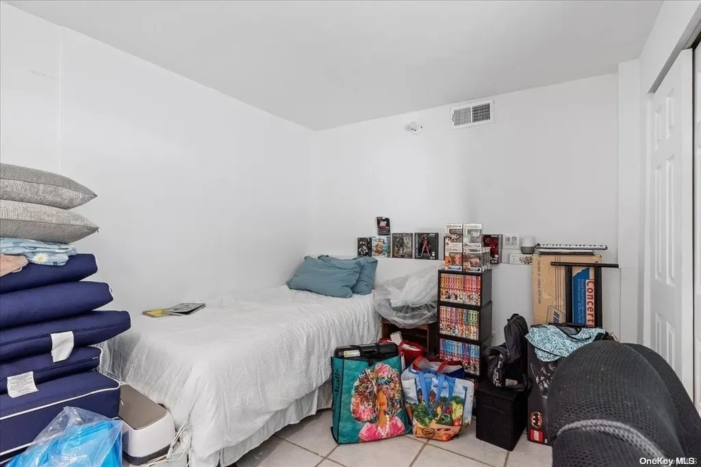 356 Granada Parkway Lindenhurst NY 11757