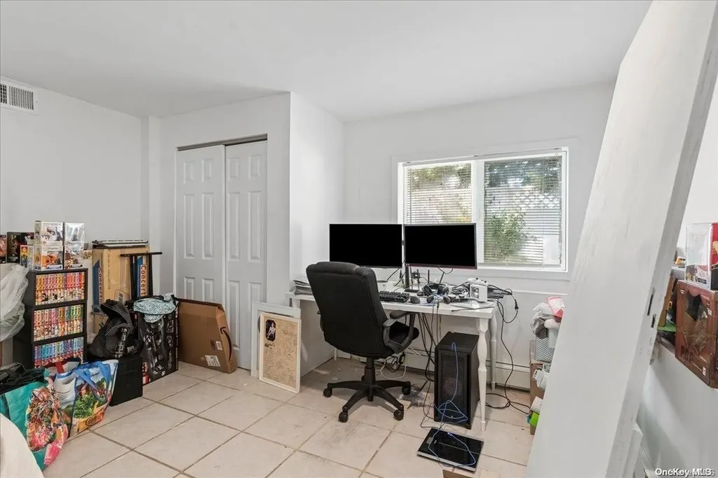 356 Granada Parkway Lindenhurst NY 11757
