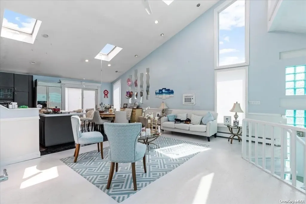 356 Granada Parkway Lindenhurst NY 11757
