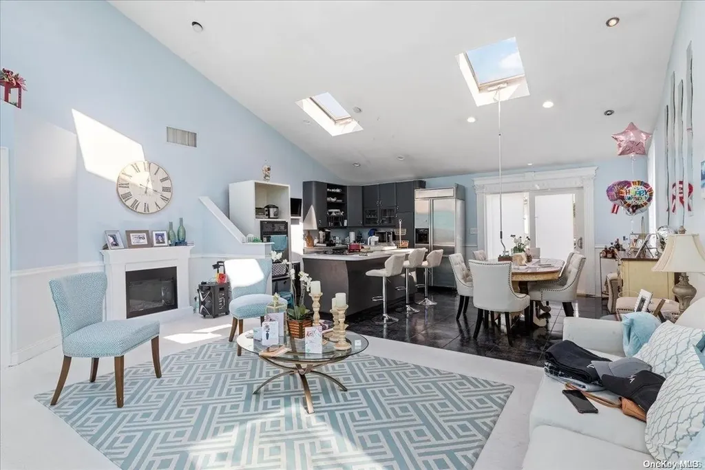 356 Granada Parkway Lindenhurst NY 11757