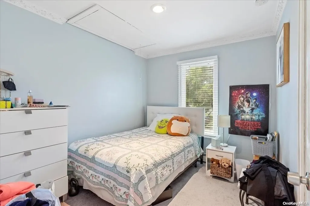 356 Granada Parkway Lindenhurst NY 11757