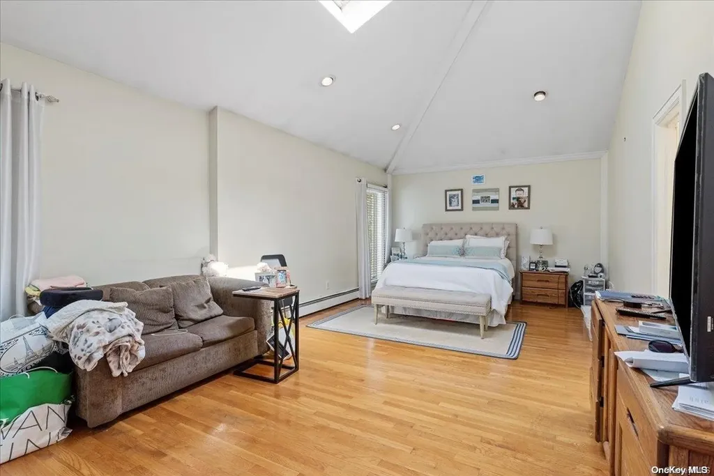356 Granada Parkway Lindenhurst NY 11757