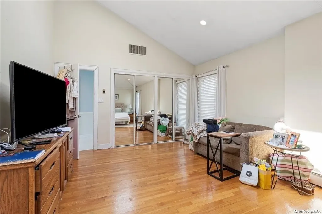 356 Granada Parkway Lindenhurst NY 11757