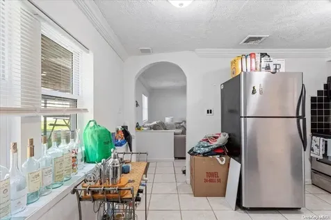 356 Granada Parkway Lindenhurst NY 11757