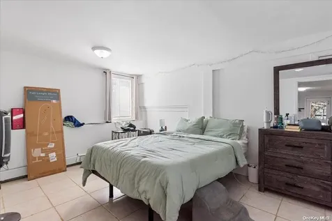 356 Granada Parkway Lindenhurst NY 11757