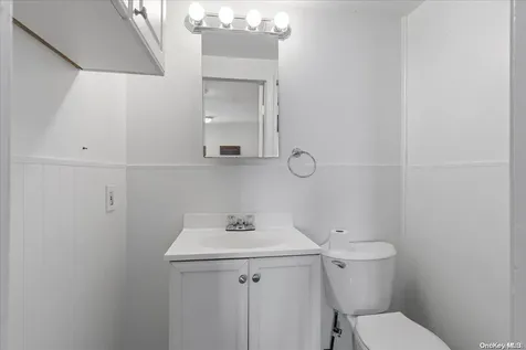 356 Granada Parkway Lindenhurst NY 11757