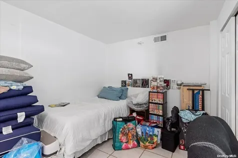 356 Granada Parkway Lindenhurst NY 11757