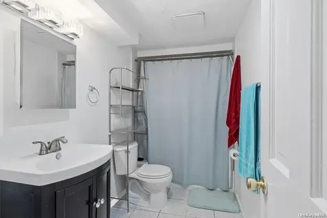 356 Granada Parkway Lindenhurst NY 11757