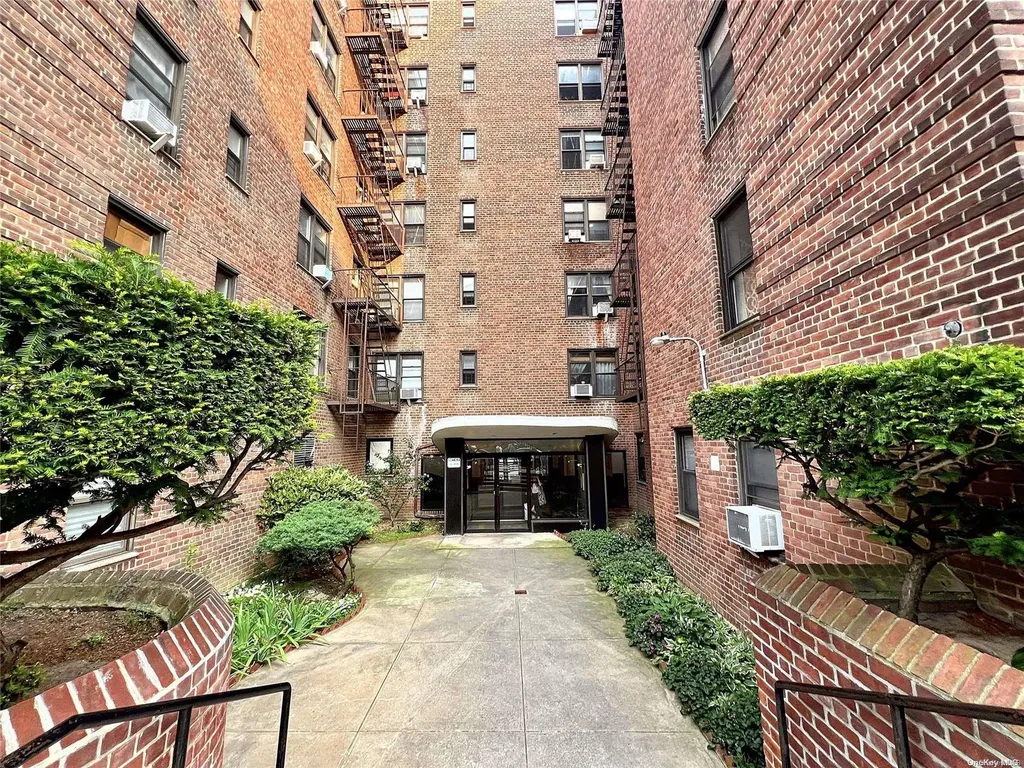 8360 Vietor Avenue Elmhurst NY 11373