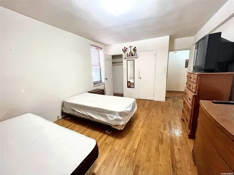 8360 Vietor Avenue Elmhurst NY 11373