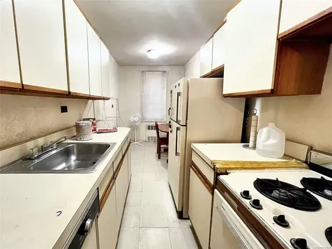 8360 Vietor Avenue Elmhurst NY 11373