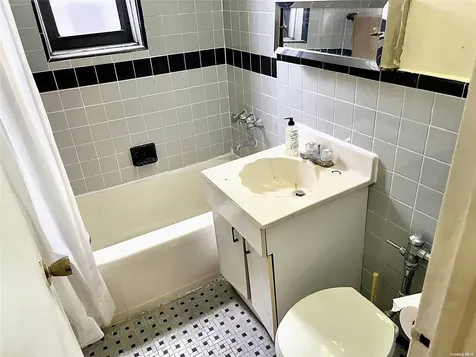 8360 Vietor Avenue Elmhurst NY 11373